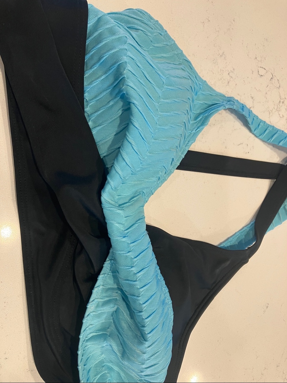Bikini - Picture 3 of 4